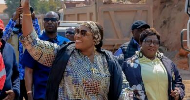 Lualaba : Fifi Masuka Saini descend sur le terrain pour sensibiliser à la lutte contre l’insalubrité à Kolwezi